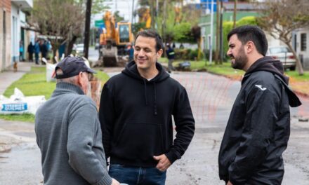 En Monte Chingolo, el intendente Julián Alvarez supervisó obras de pavimentación