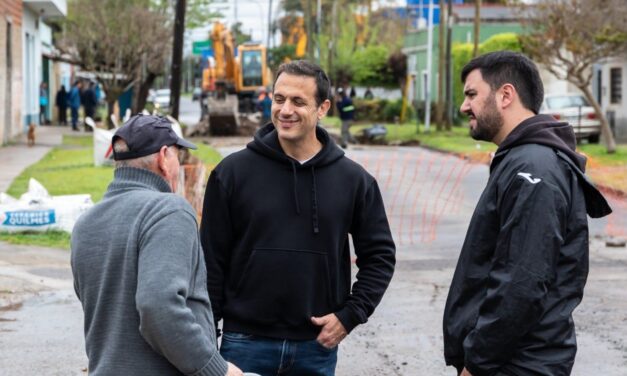 En Monte Chingolo, el intendente Julián Alvarez supervisó obras de pavimentación