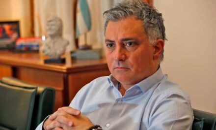 Sebastián Pareja bajó a la región para poner paños fríos a tanto desorden libertario
