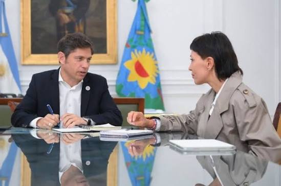 Fuerte gesto de Mayra a Kicillof: Lo invitó a Quilmes a entregarle el premio a los ganadores de los Bonaerenses