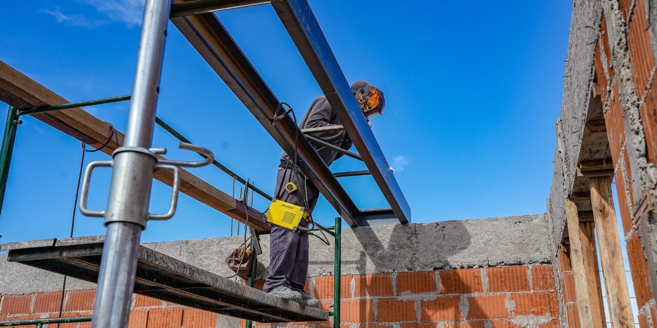 Lanús Gobierno sigue con las obras en diversas escuelas del distrito