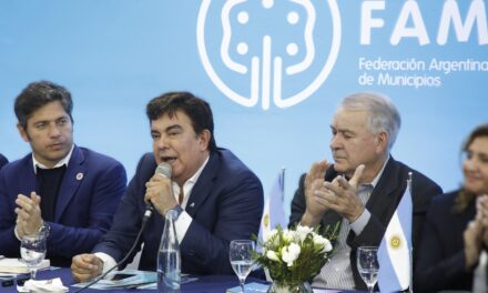 "La crueldad no es un mérito": Fernando Espinoza cruzó a Javier Milei luego de que el Presidente cuestionara a quienes no llegan a fin de mes.