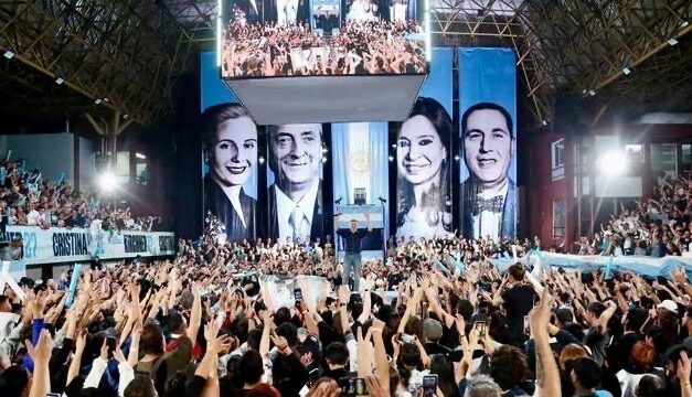 Máximo a la militancia en Lanús: "¿Vamos a liberar a Cristina? ¿La vamos a hacer presidenta?"