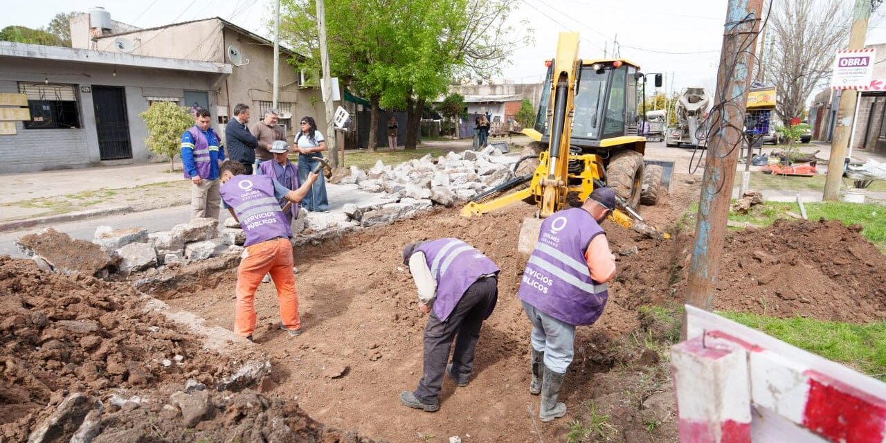 Nuevos trabajos de bacheo en Ezpeleta con 100% de fondos municipales