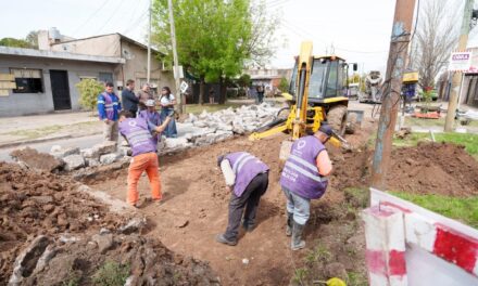 Nuevos trabajos de bacheo en Ezpeleta con 100% de fondos municipales
