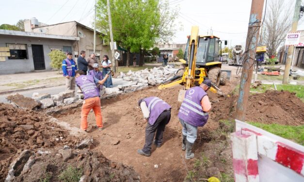 Nuevos trabajos de bacheo en Ezpeleta con 100% de fondos municipales