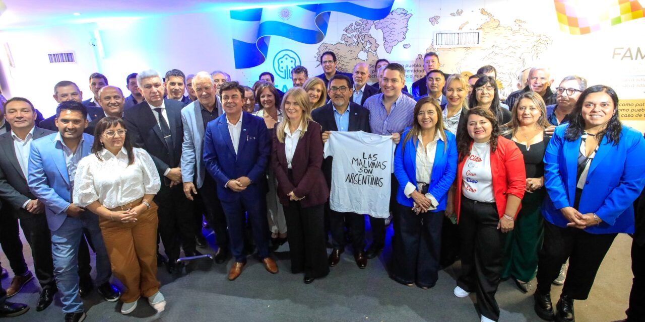 Intendentas e intendentes de todo el país reeligieron a Fernando Espinoza al frente de la FAM y exigieron al presidente Milei una urgente corrección del rumbo