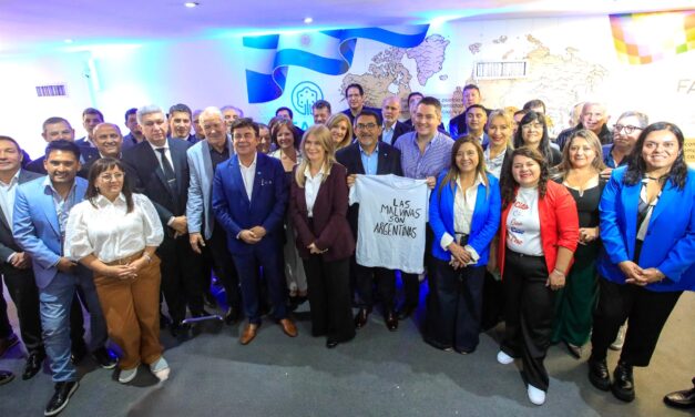 Intendentas e intendentes de todo el país reeligieron a Fernando Espinoza al frente de la FAM y exigieron al presidente Milei una urgente corrección del rumbo