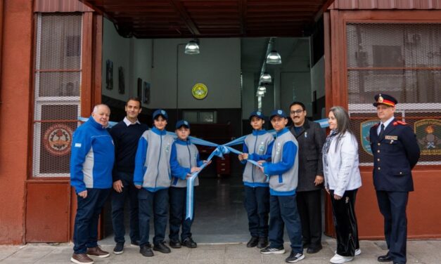 El intendente Julián Alvarez inauguró la Escuela de Cadetes de Bomberos Voluntarios "Héroes de Malvinas"