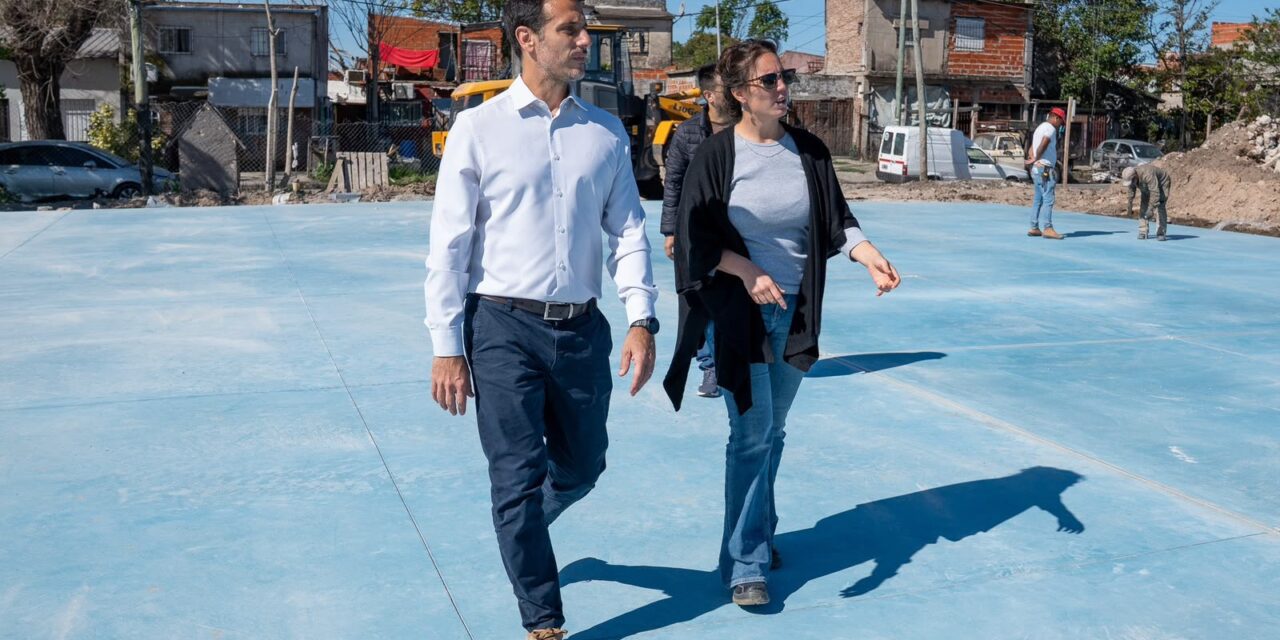 Julián Álvarez supervisó las obras para la construcción del nuevo polideportivo en La Maquinita en Gerli