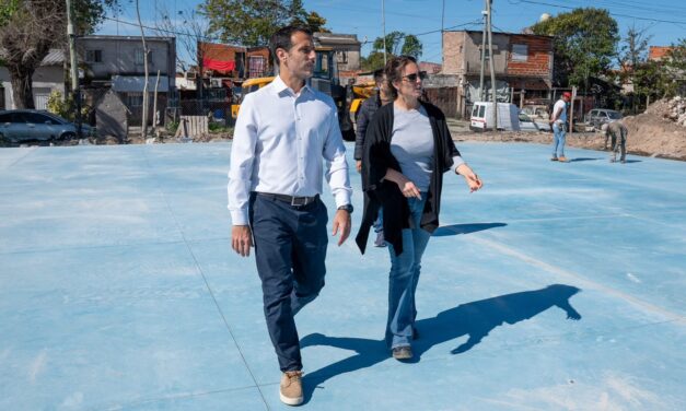 Julián Álvarez supervisó las obras para la construcción del nuevo polideportivo en La Maquinita en Gerli
