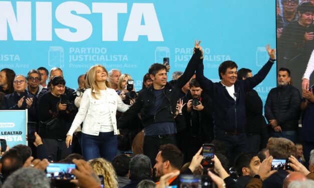 Axel Kicillof y Fernando Espinoza encabezaron un acto multitudinario en el Día de la Lealtad Peronista