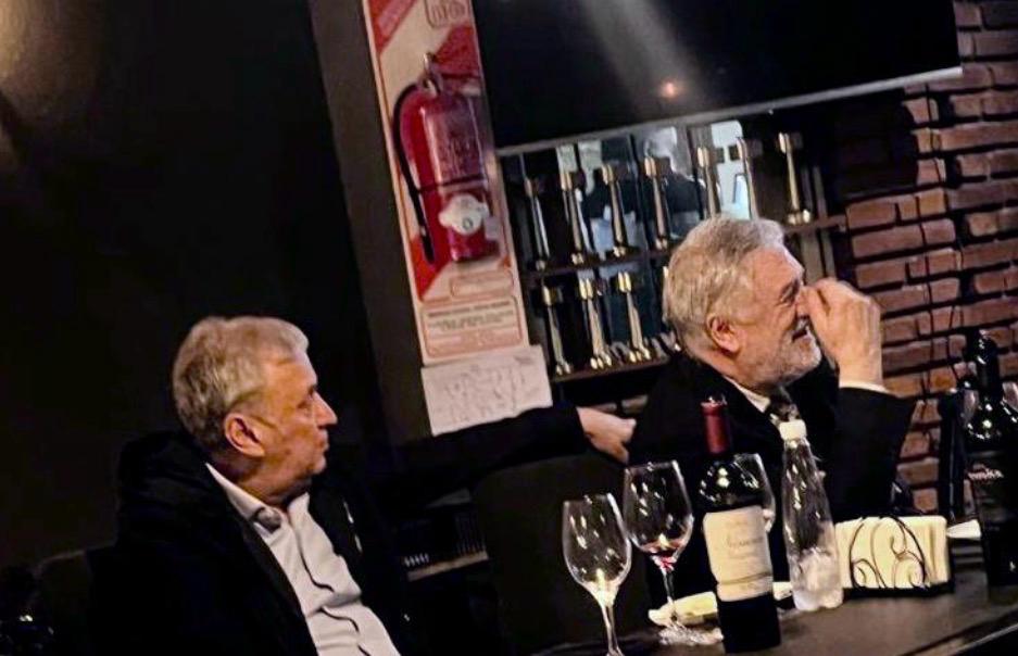 El politólogo Luis Tonelli visitó Quilmes invitado por Pluralidad Soberana