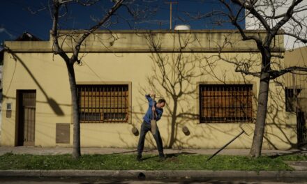 La empresa MetroGAS apela a situaciones cotidianas en su nueva campaña para prevenir daños en la red de gas