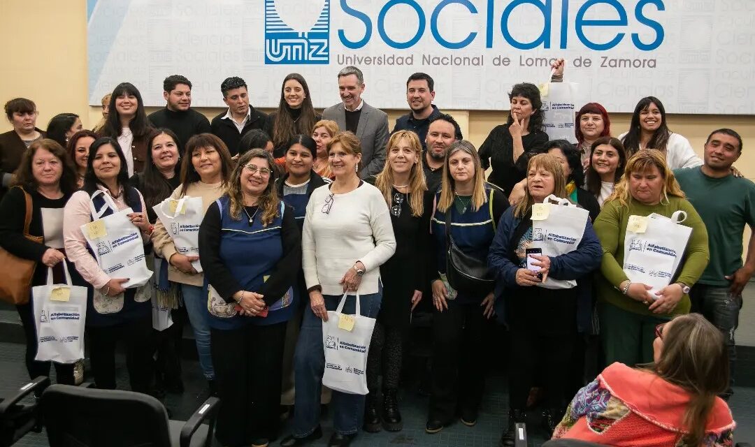 Más de 170 voluntarios se formaron como alfabetizadores en Lomas de Zamora