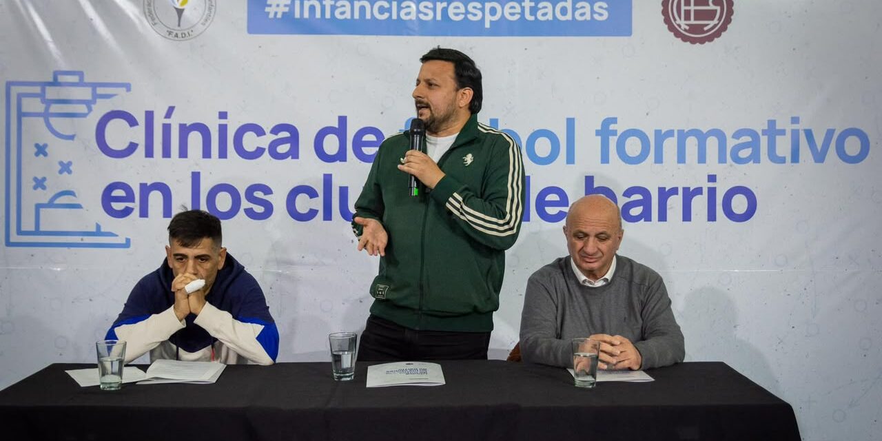 Emmanuel Santalla y Nicolás Russo encabezaron una Clínica de Futbol para clubes de barrio