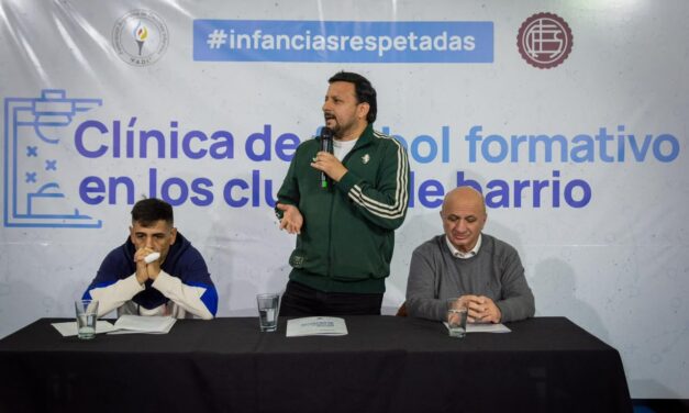 Emmanuel Santalla y Nicolás Russo encabezaron una Clínica de Futbol para clubes de barrio